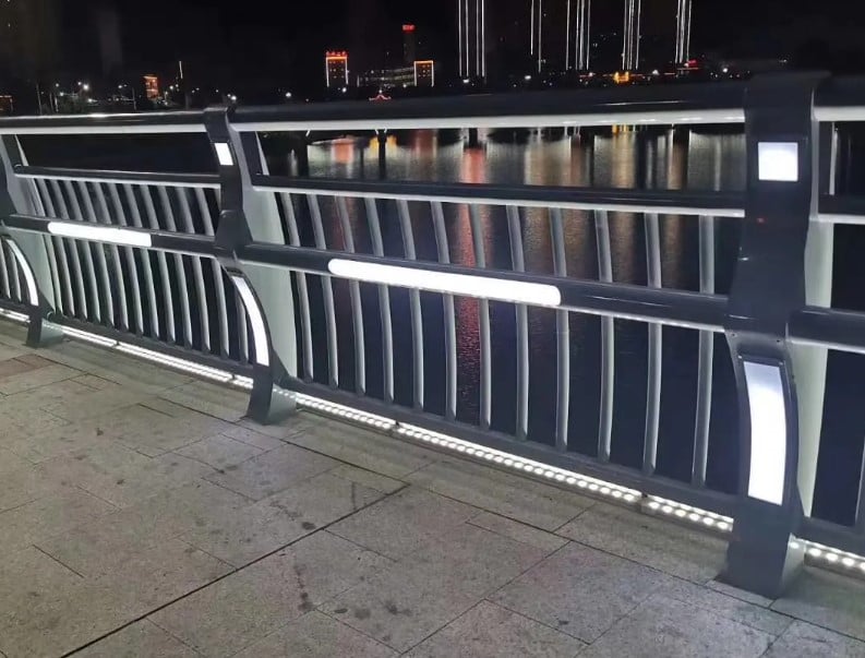 燈光護欄