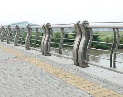 橋梁護欄