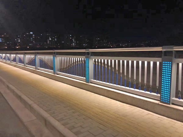 燈光護(hù)欄