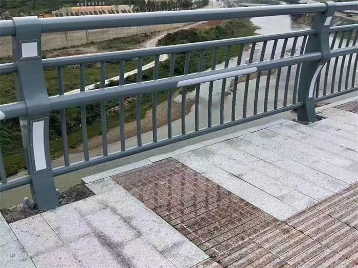 燈光護(hù)欄