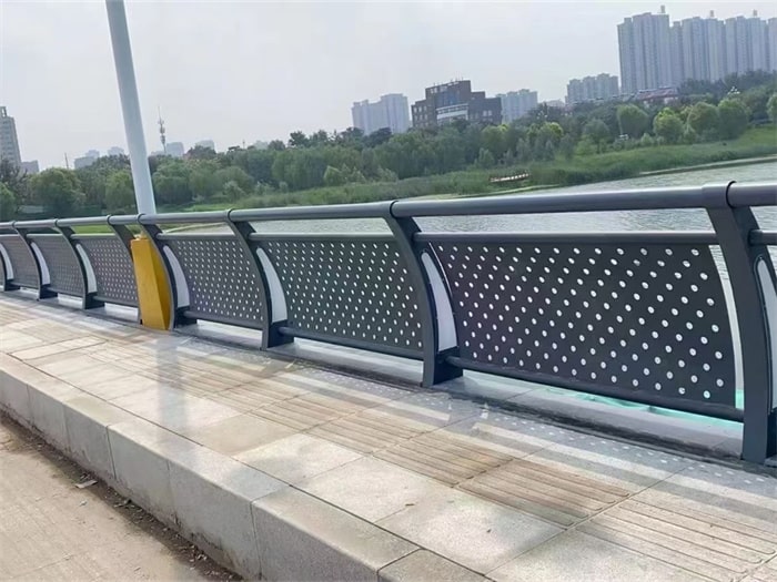 燈光護欄