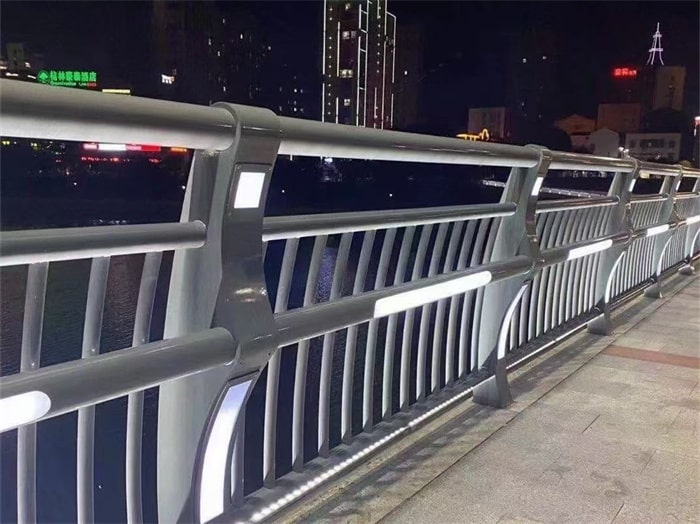 燈光護欄