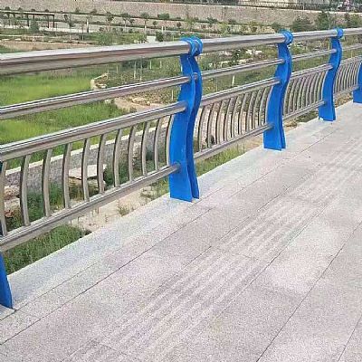 不銹鋼復(fù)合管護(hù)欄