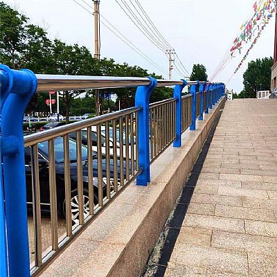 不銹鋼復(fù)合管護(hù)欄