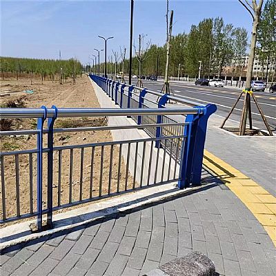 不銹鋼復(fù)合管護(hù)欄