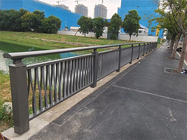 鋁合金護(hù)欄
