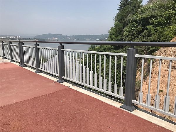 河道護欄