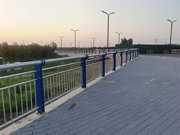 橋梁護(hù)欄
